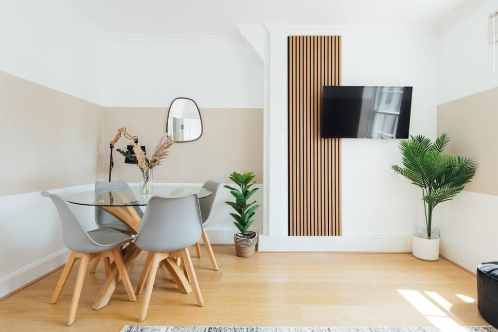 Charming 2 Bedroom Flat In The Heart Of Kings Cross, Londres Exterior foto